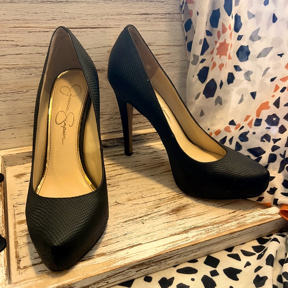 Jessica Simpson Parisah Platform Pump